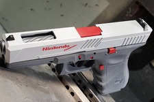 カスタム銃器メーカーが任天堂「光線銃」風の実銃を制作―一部で批判集まる 画像
